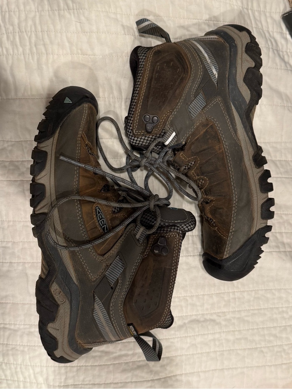 KEEN Women’s Waterproof Hiking Boots – size 9
